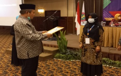 Pemberian Penghargaan Dari YPLP PGRI Provinsi Jawa Barat